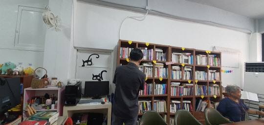 경북 문경시 점촌동 문화의거리 소재 '열린책방 여행'